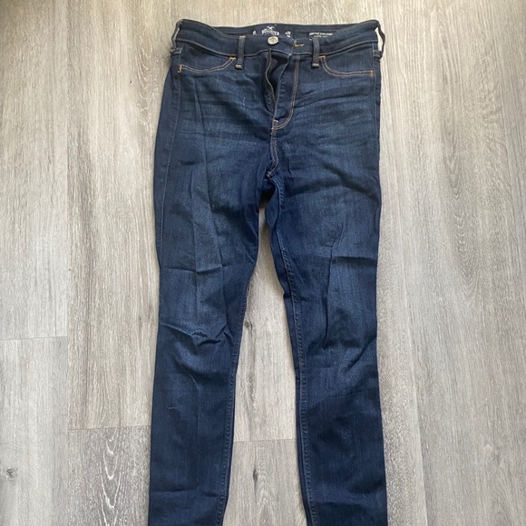 Simple Hollister Jeans - Picture 4 of 4